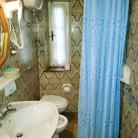 Alari Hotel 3*